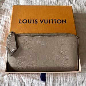 Louis Vuitton Comete Taurillon Portefuille Taupe Zippy Wallet With Box